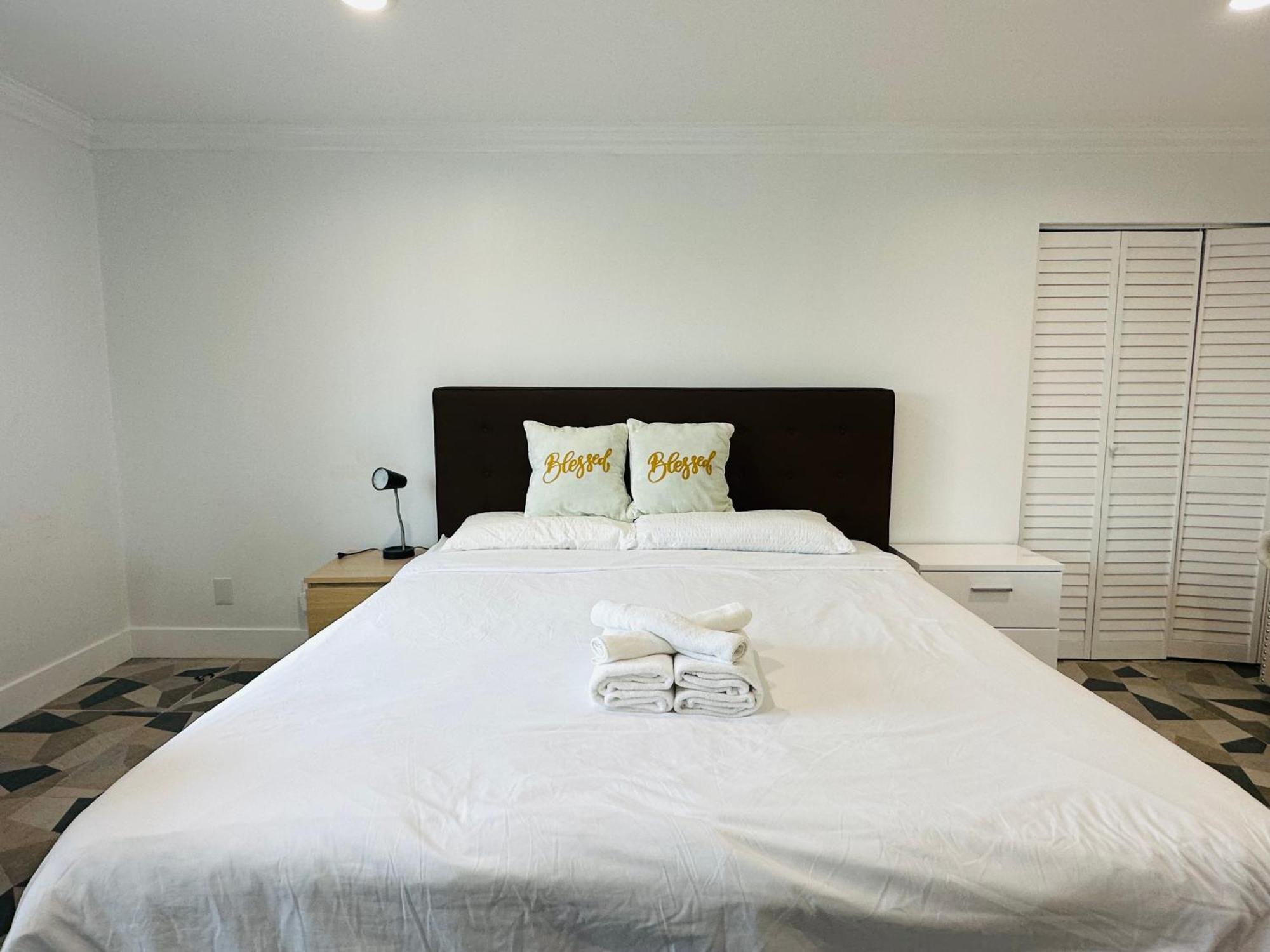 Privatunterkunft Luxe With Private Bathroom 55 *