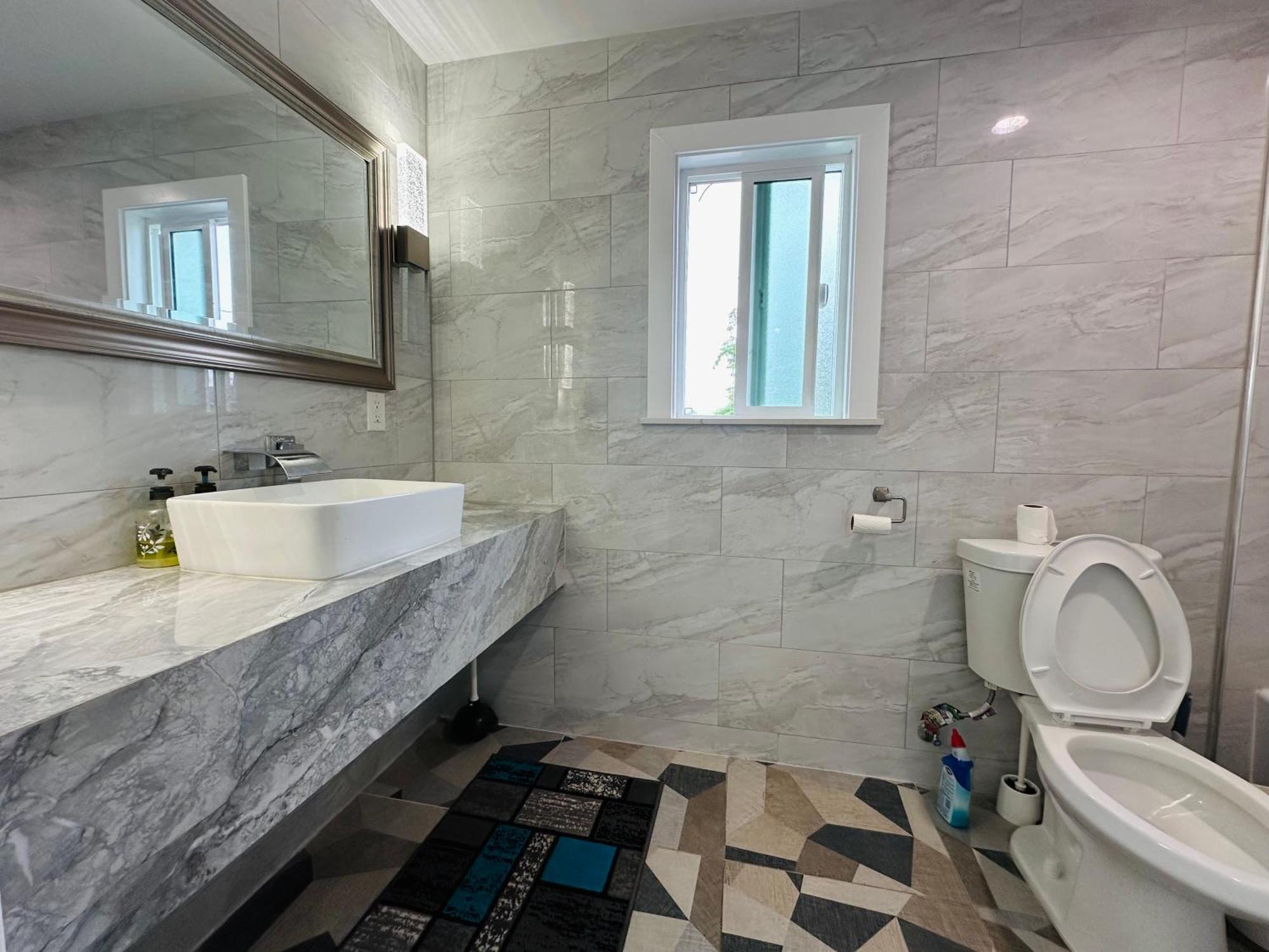 Privatunterkunft Luxe With Private Bathroom 55