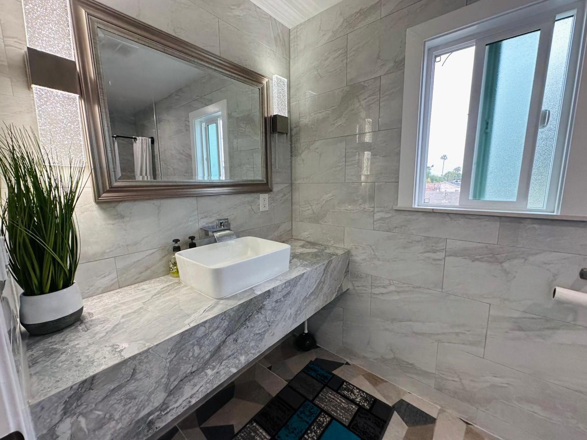 Privatunterkunft Luxe With Private Bathroom 55 *